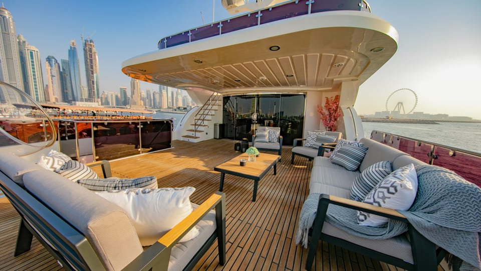 4 Hrs Marina Yacht Party with BBQ, Unlimited Drinks and DJ