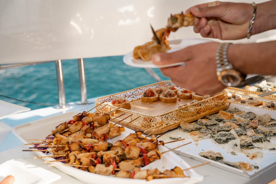 Twilight Luxury Yacht Cruise in Dubai with Live BBQ