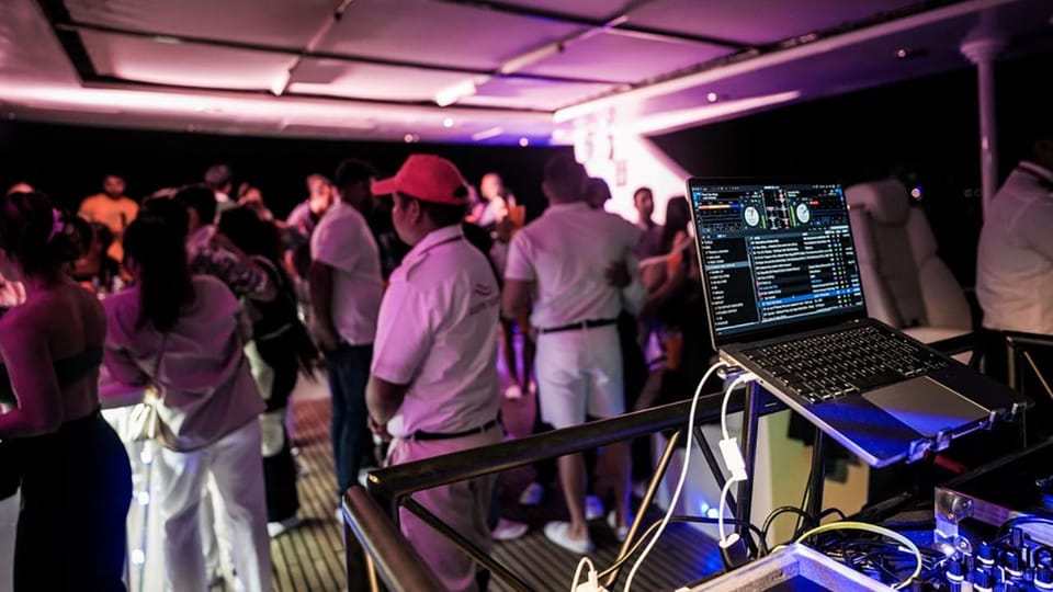 Superyacht Experience with Party & Live DJ