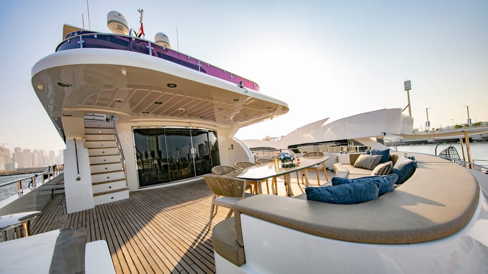 4 Hrs Marina Yacht Party with BBQ, Unlimited Drinks and DJ