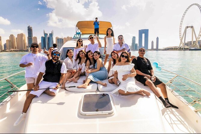 2 Hours Dubai Yacht Tour