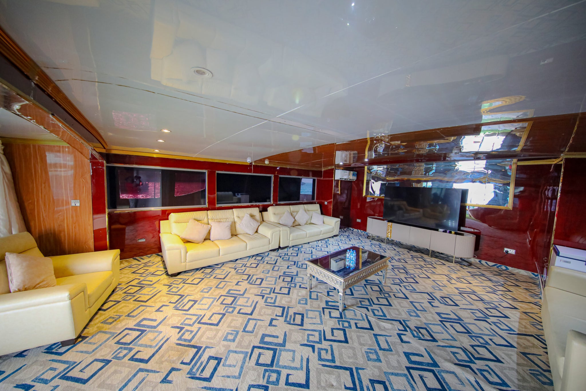 100ft Dream Luxury Yacht Experience in Dubai