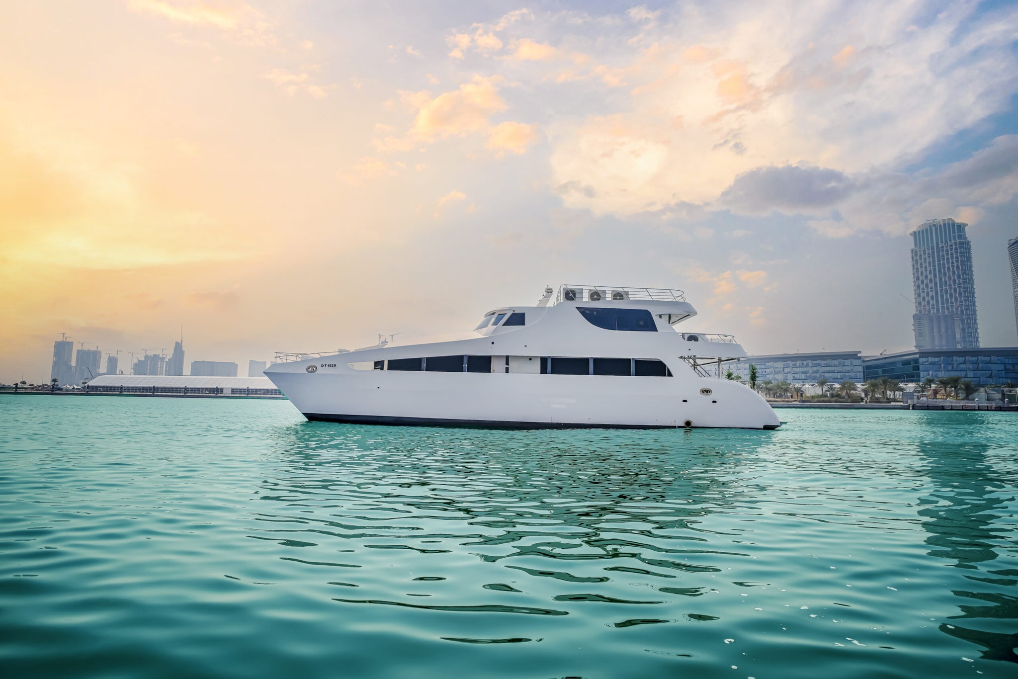 100ft Dream Luxury Yacht Experience in Dubai