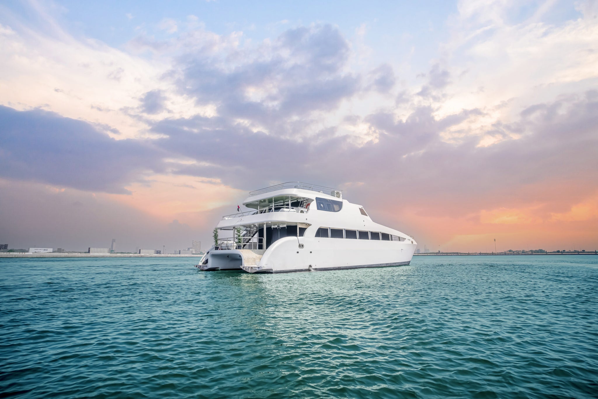 100ft Dream Luxury Yacht Experience in Dubai