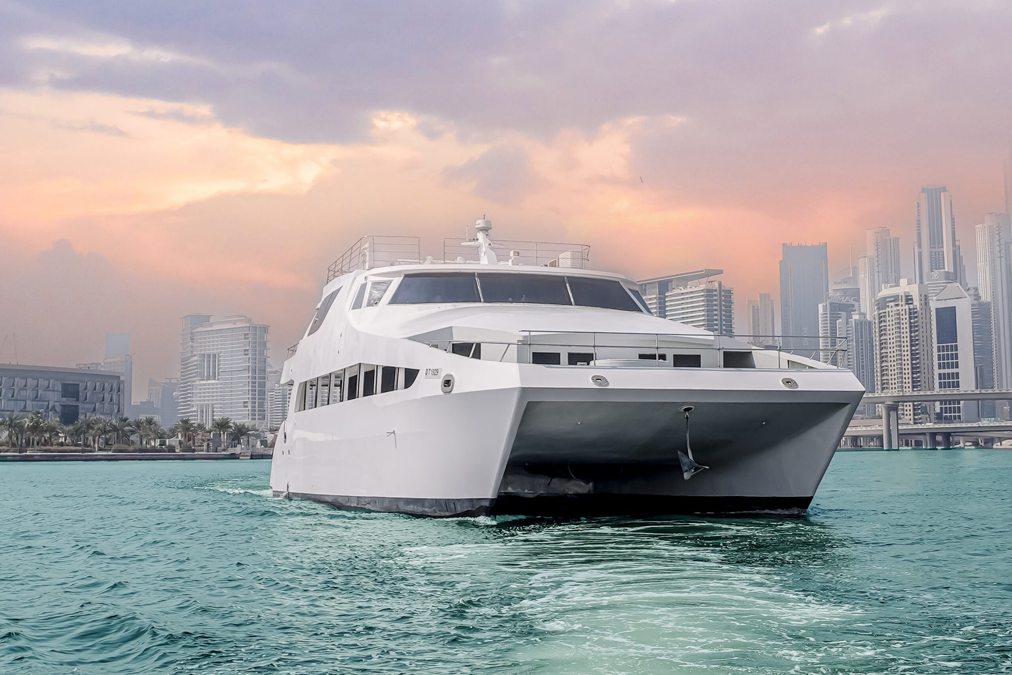 100ft Dream Luxury Yacht Experience in Dubai