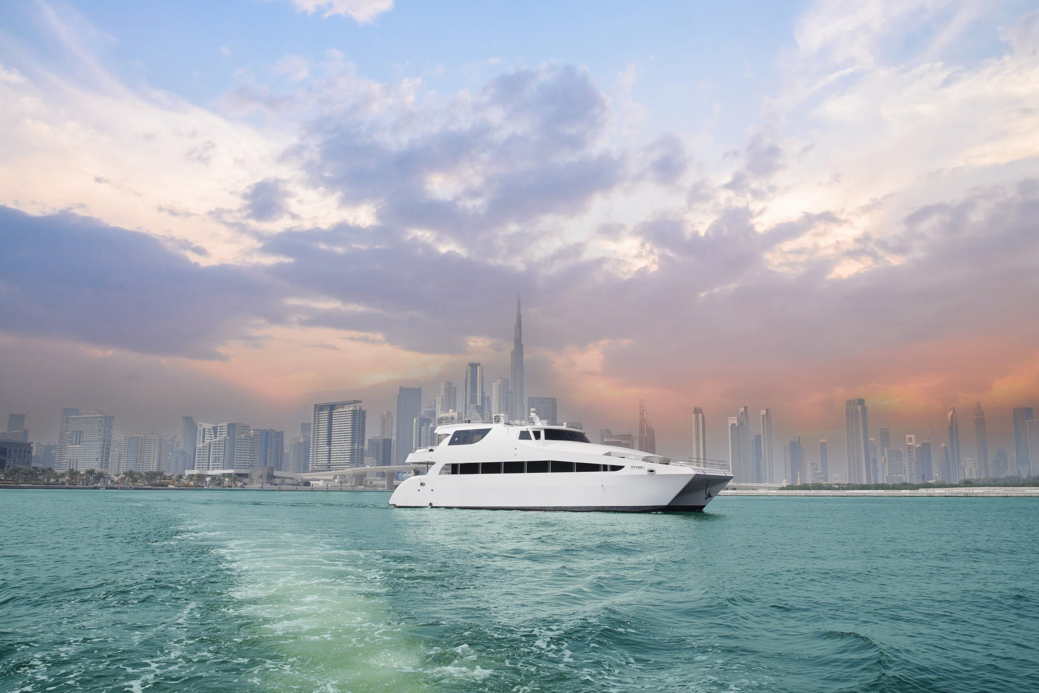 100ft Dream Luxury Yacht Experience in Dubai