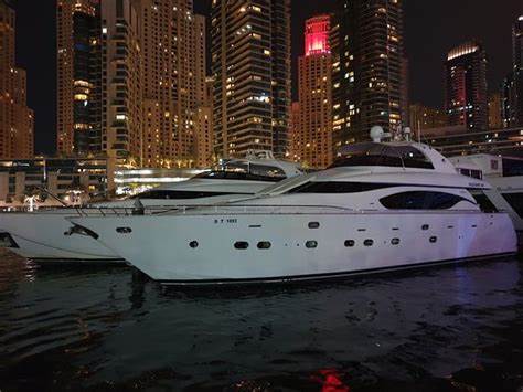 Twilight Luxury Yacht Cruise in Dubai with Live BBQ