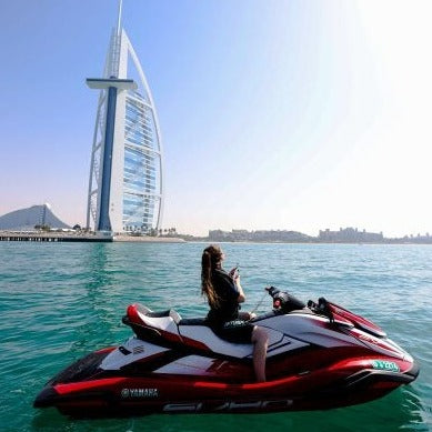 1 HRs Yacht Tour + 30min jetski in dubai near burj al arab